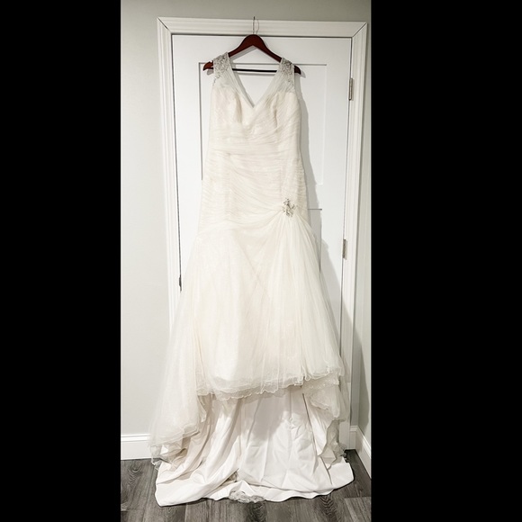 Wedding Gown - Sophia Tolli Ivory Wedding Dress - Picture 7 of 14